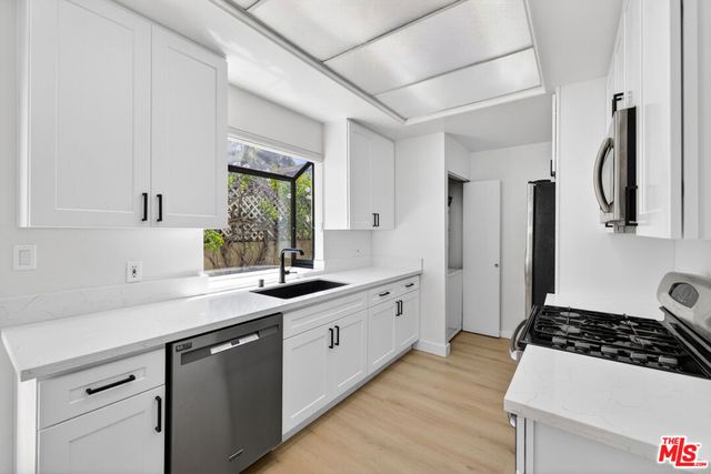 1754 11th Street 101, Santa Monica, CA 90404