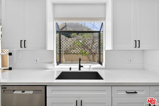 1754 11th Street 101, Santa Monica, CA 90404
