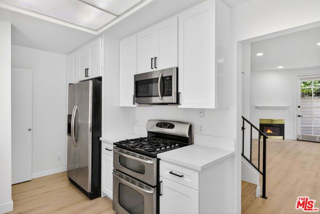 1754 11th Street 101, Santa Monica, CA 90404