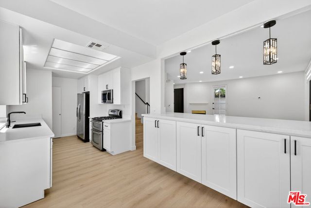 1754 11th Street 101, Santa Monica, CA 90404