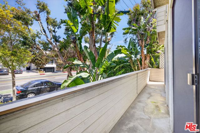 1754 11th Street 101, Santa Monica, CA 90404
