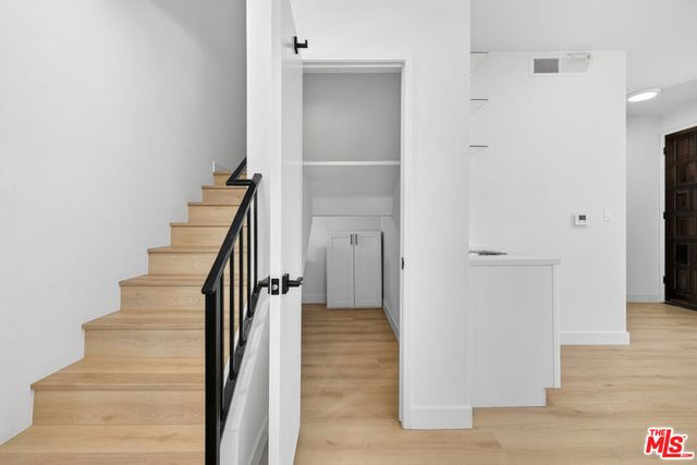 1754 11th Street 101, Santa Monica, CA 90404