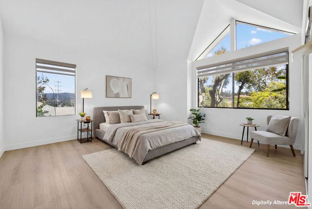 1754 11th Street 101, Santa Monica, CA 90404