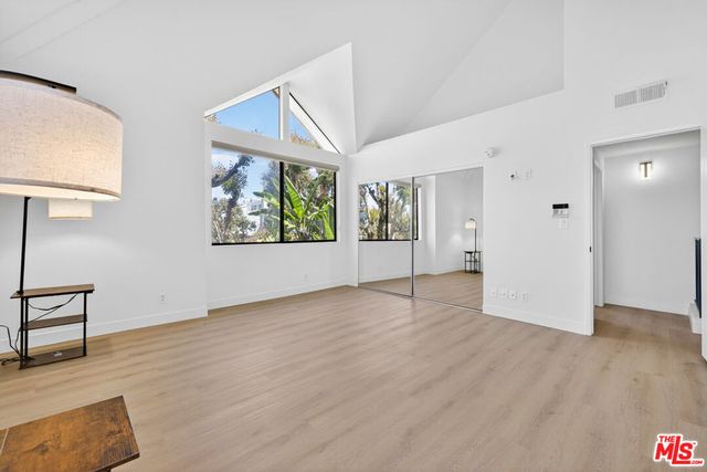 1754 11th Street 101, Santa Monica, CA 90404