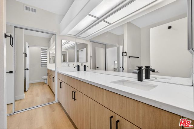 1754 11th Street 101, Santa Monica, CA 90404