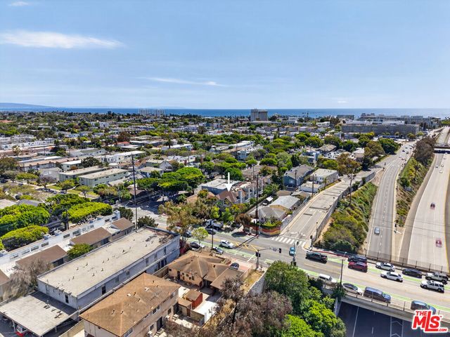 1754 11th Street 101, Santa Monica, CA 90404