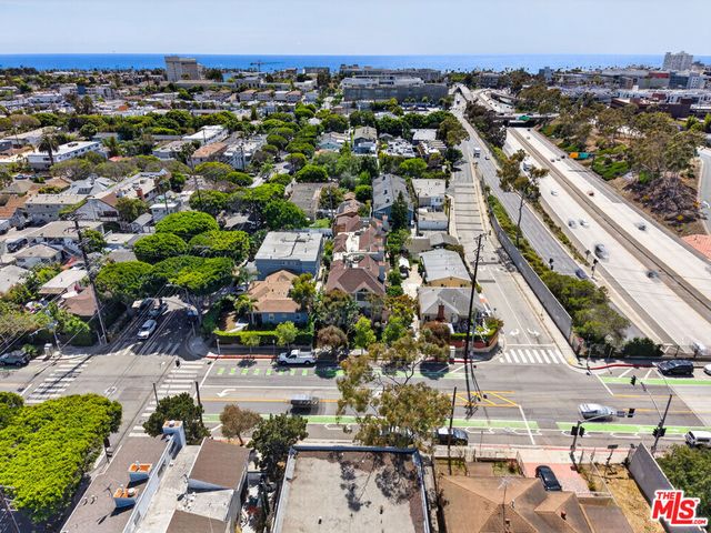 1754 11th Street 101, Santa Monica, CA 90404