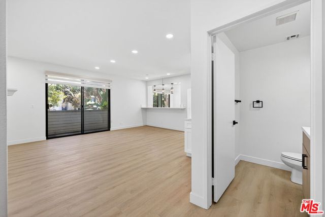 1754 11th Street 101, Santa Monica, CA 90404