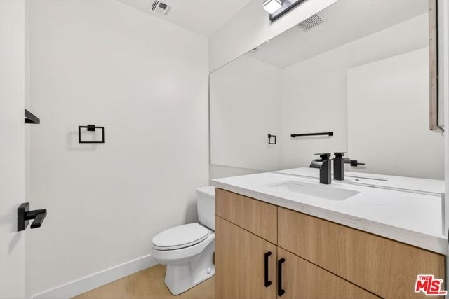 1754 11th Street 101, Santa Monica, CA 90404