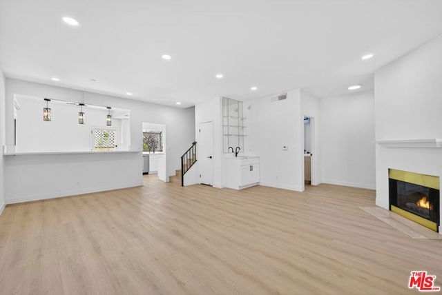 1754 11th Street 101, Santa Monica, CA 90404