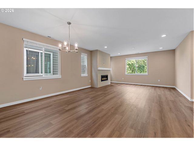 12135 Sw SILVERTIP St, Beaverton, OR 97007