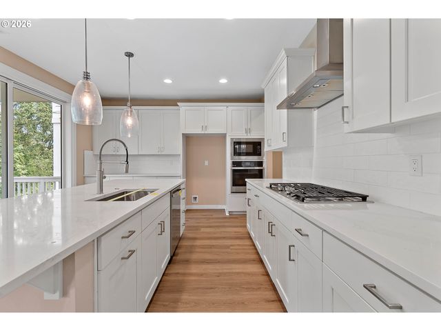 12135 Sw SILVERTIP St, Beaverton, OR 97007