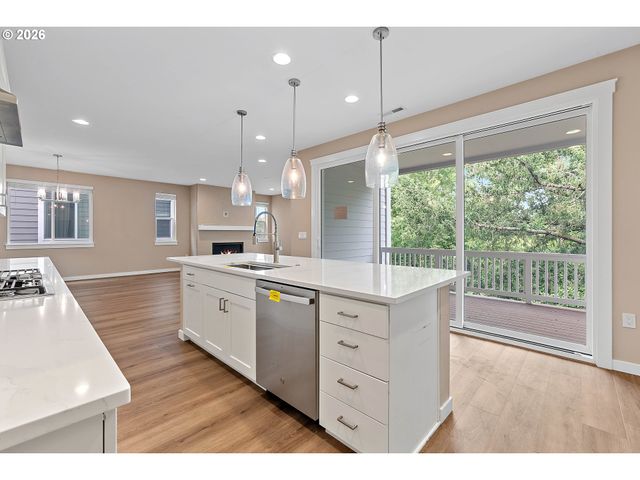 12135 Sw SILVERTIP St, Beaverton, OR 97007