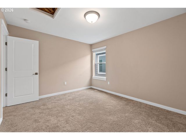 12135 Sw SILVERTIP St, Beaverton, OR 97007