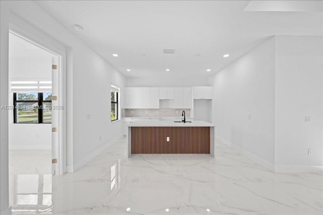 622 BEACH AVE S, Lehigh Acres, FL 33974
