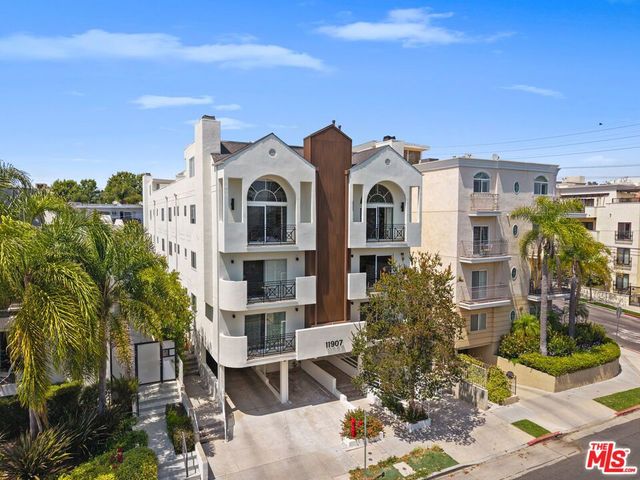 11907 Darlington Avenue 101, Los Angeles, CA 90049