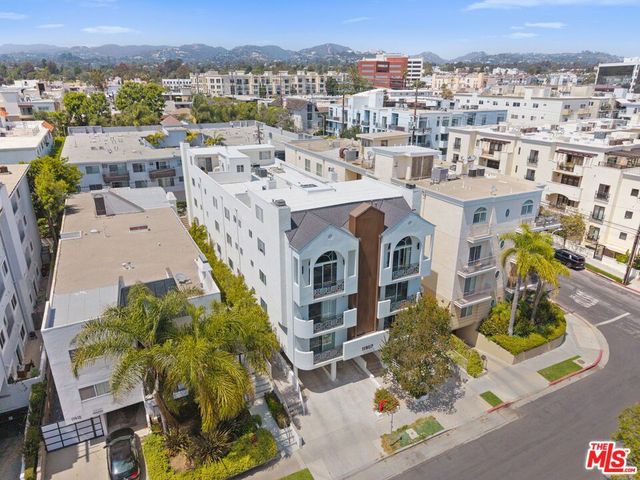 11907 Darlington Avenue 101, Los Angeles, CA 90049