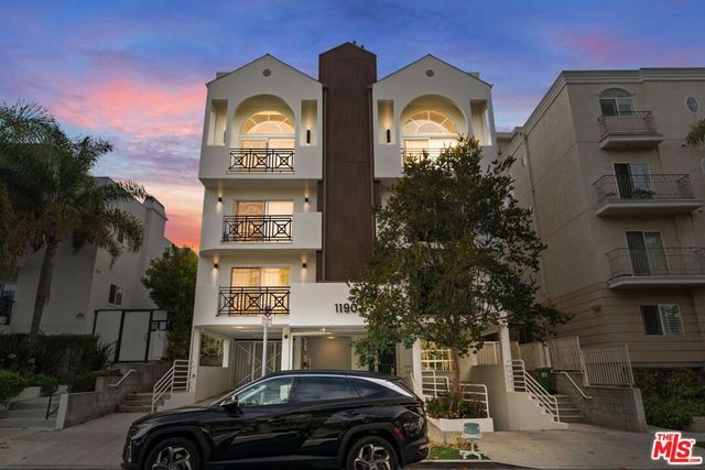 11907 Darlington Avenue 101, Los Angeles, CA 90049