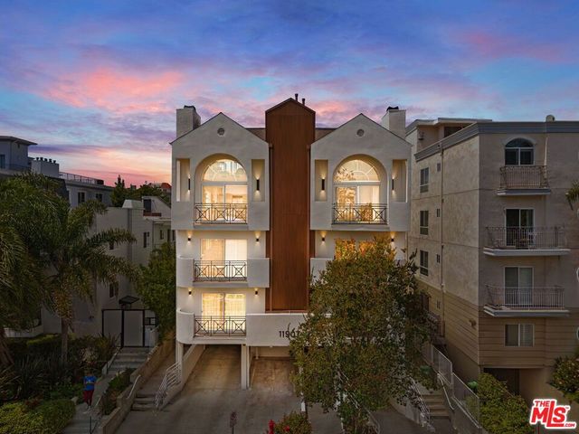 11907 Darlington Avenue 101, Los Angeles, CA 90049