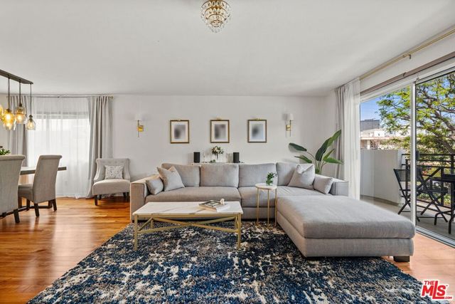 11907 Darlington Avenue 101, Los Angeles, CA 90049