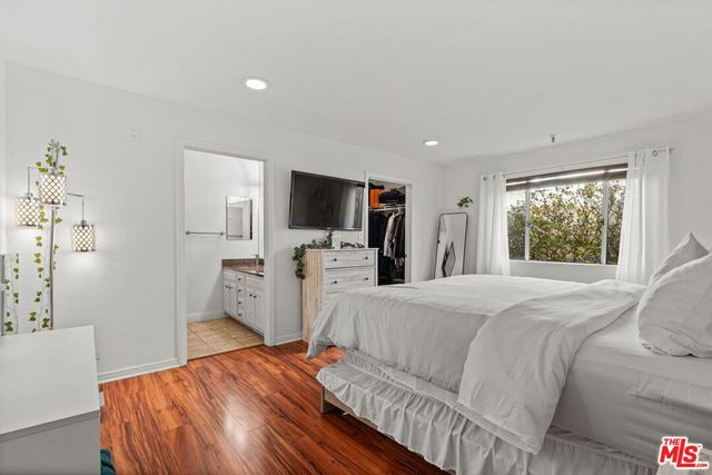 11907 Darlington Avenue 101, Los Angeles, CA 90049