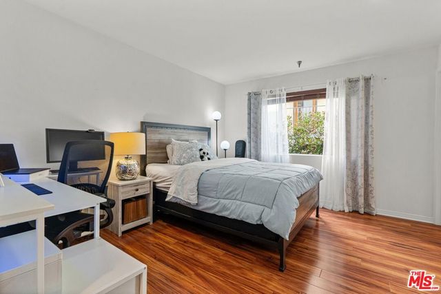 11907 Darlington Avenue 101, Los Angeles, CA 90049