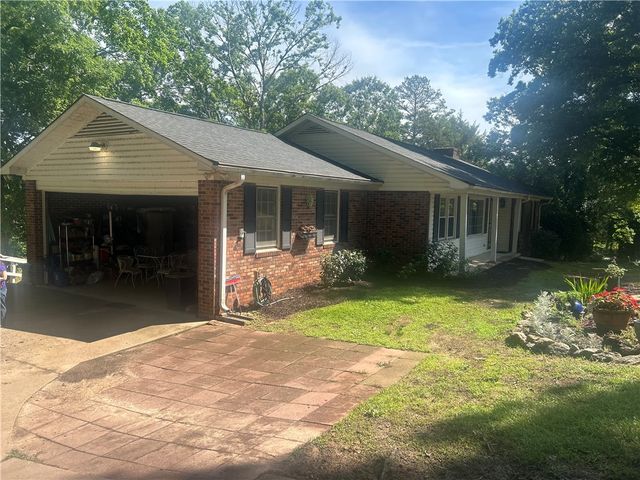 418 Saluda Road, Williamston, SC 29697
