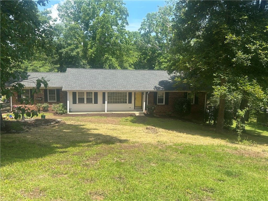 418 Saluda Road, Williamston, SC 29697