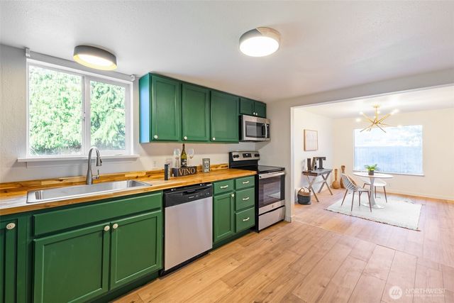 19415 143rd Place SE, Renton, WA 98058