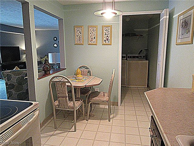 9660 Cove Drive F19, North Royalton, OH 44133