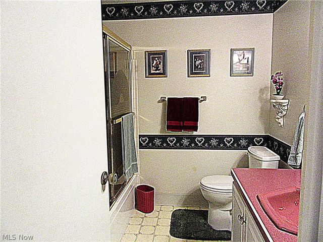 9660 Cove Drive F19, North Royalton, OH 44133