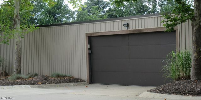 9660 Cove Drive F19, North Royalton, OH 44133