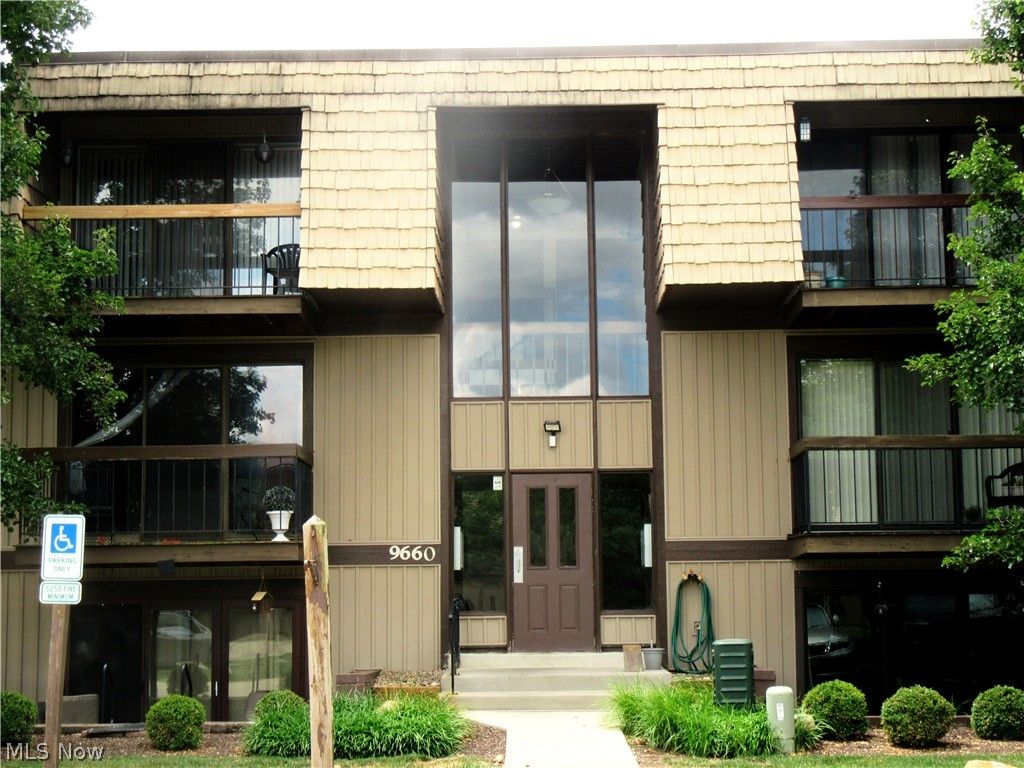 9660 Cove Drive F19, North Royalton, OH 44133
