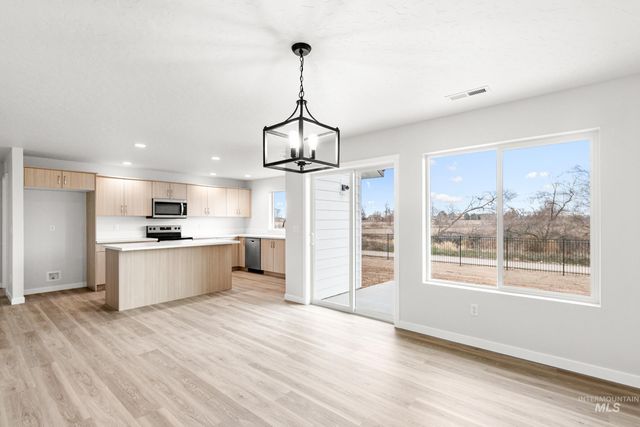 13677 Redway Ct, Caldwell, ID 83607