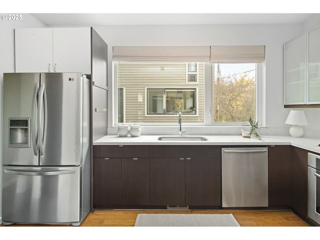 1102 Ne TILLAMOOK St 5, Portland, OR 97212