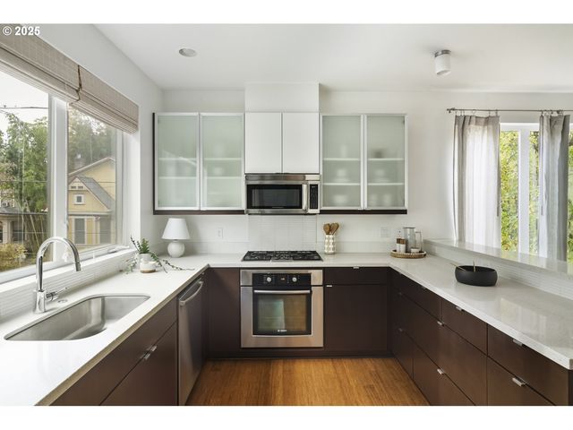 1102 Ne TILLAMOOK St 5, Portland, OR 97212