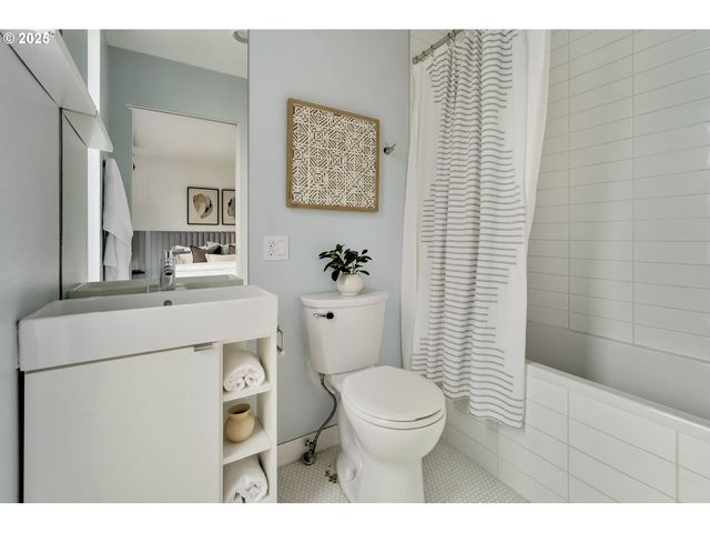 1102 Ne TILLAMOOK St 5, Portland, OR 97212