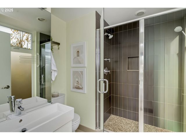 1102 Ne TILLAMOOK St 5, Portland, OR 97212