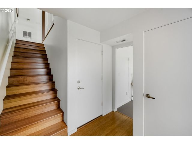 1102 Ne TILLAMOOK St 5, Portland, OR 97212