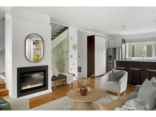 1102 Ne TILLAMOOK St 5, Portland, OR 97212