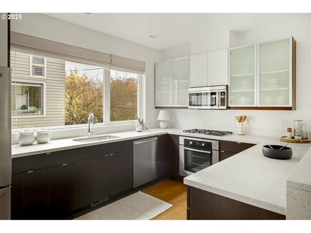 1102 Ne TILLAMOOK St 5, Portland, OR 97212