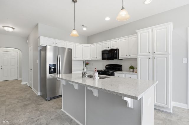 561 Rickels Court, Whiteland, IN 46184