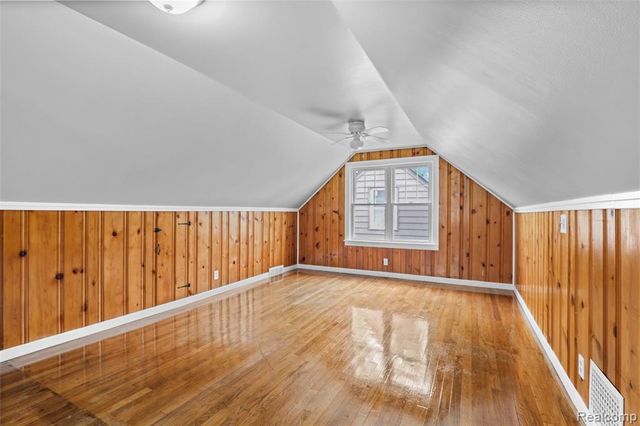 1990 Regina Avenue, Lincoln Park, MI 48146