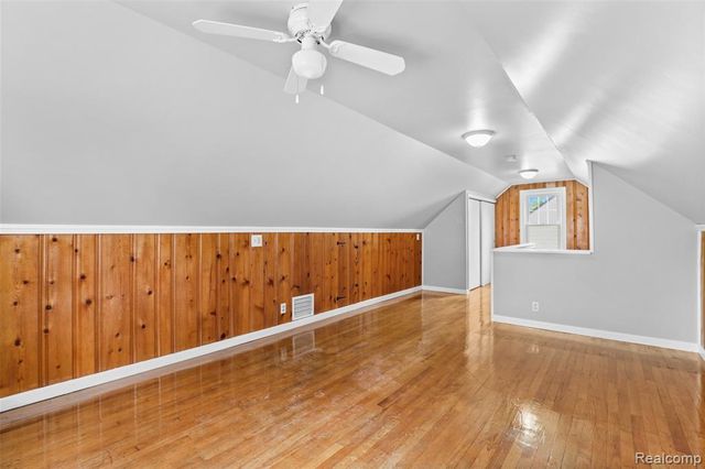 1990 Regina Avenue, Lincoln Park, MI 48146