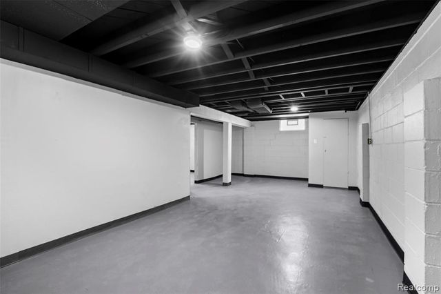 1990 Regina Avenue, Lincoln Park, MI 48146