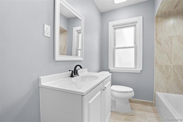 1990 Regina Avenue, Lincoln Park, MI 48146