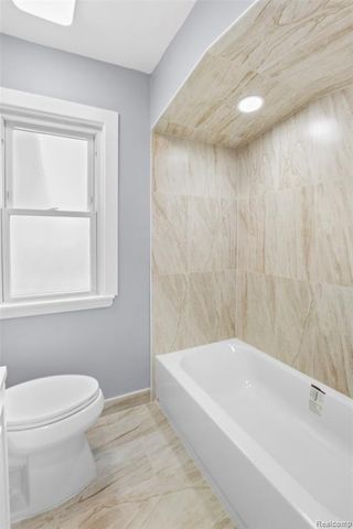 1990 Regina Avenue, Lincoln Park, MI 48146