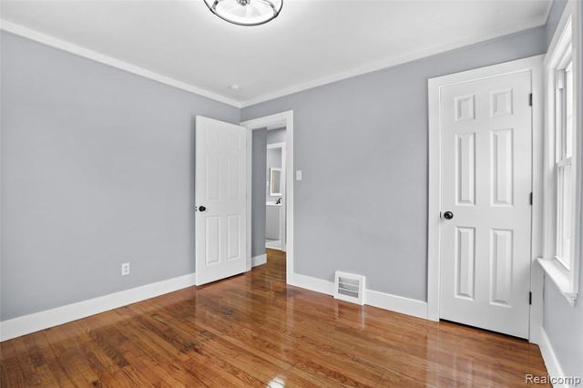 1990 Regina Avenue, Lincoln Park, MI 48146