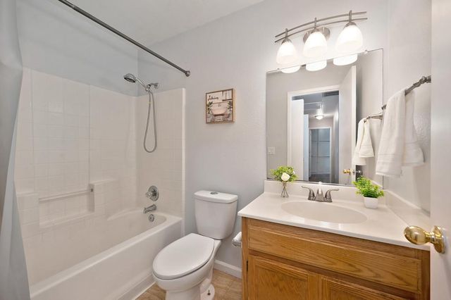 382 Victory Ave, Manteca, CA 95336