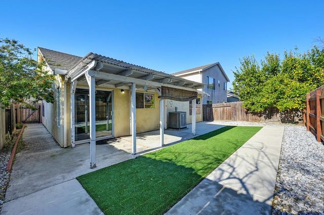 382 Victory Ave, Manteca, CA 95336